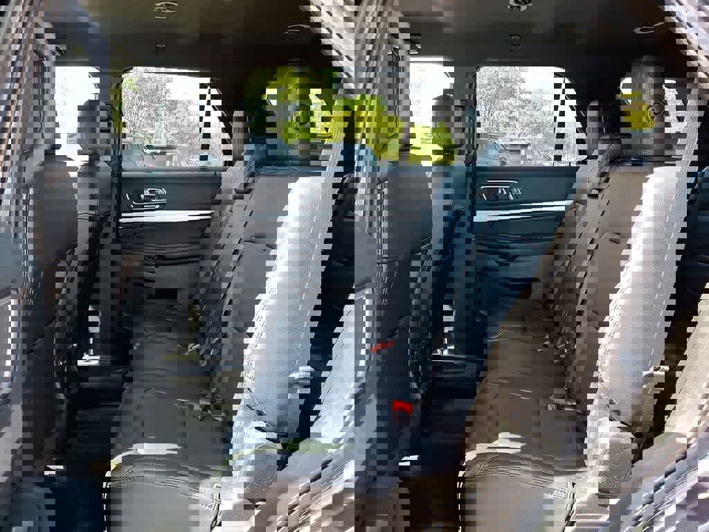 Used 2017 Ford Explorer XLT w/ Equipment Group 202A image 9