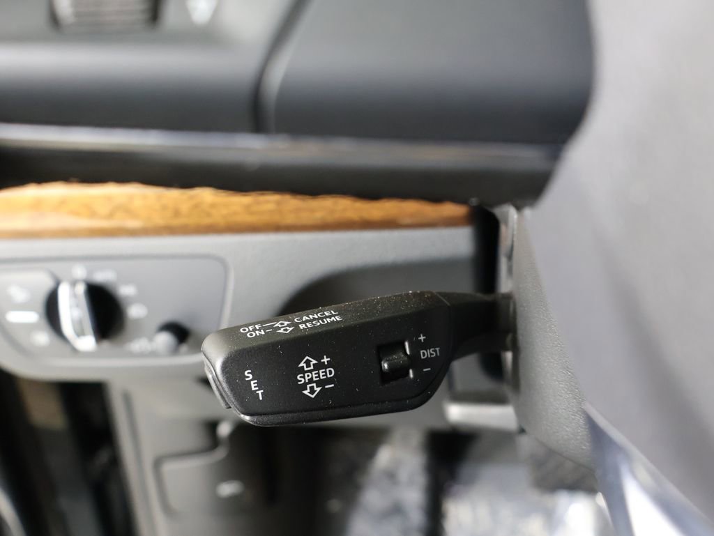 Used 2024 Audi Q5 e Premium w/ Convenience Package image 27