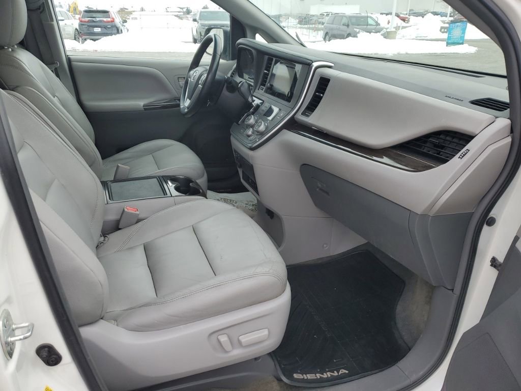 Used 2015 Toyota Sienna XLE Premium image 33
