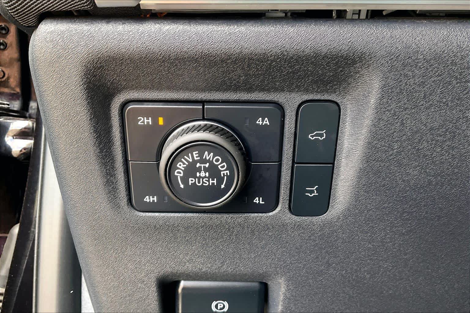 Used 2025 Ford Expedition Tremor AWD/4WD image 31