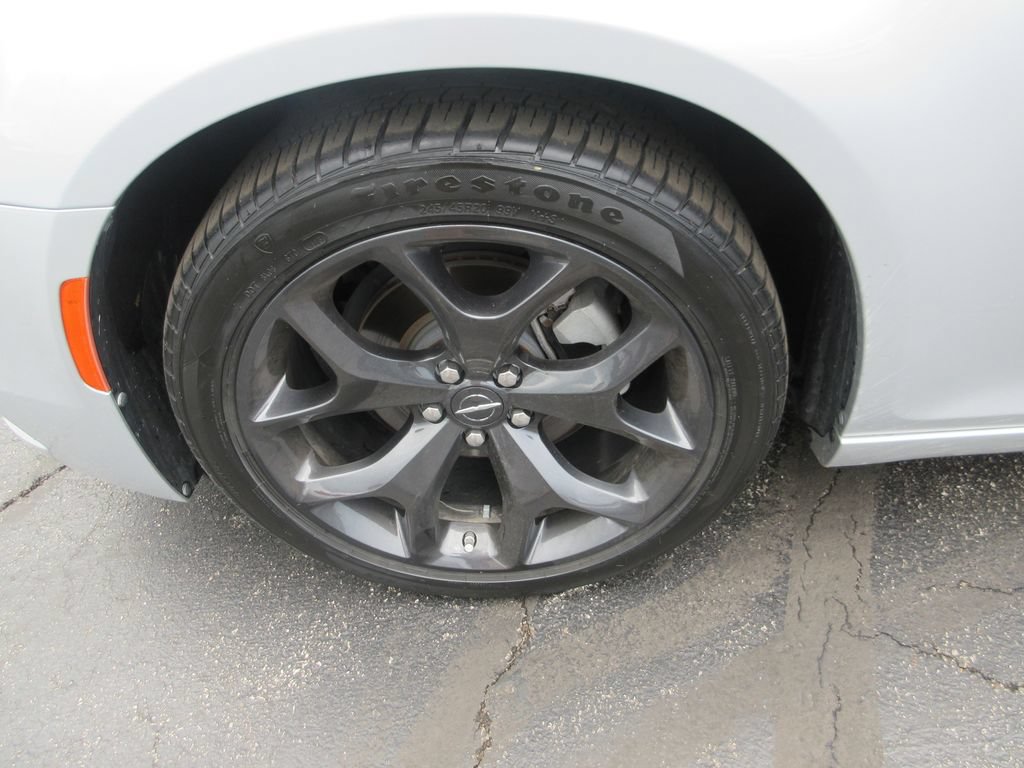 Used 2023 Chrysler 300 Touring w/ Sport Appearance Package RWD image 14