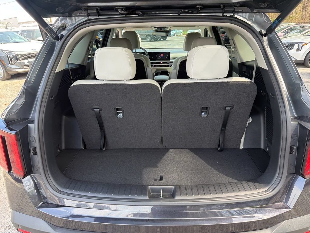 Certified 2025 Kia Sorento EX w/ Panoramic Sunroof Package FWD image 26