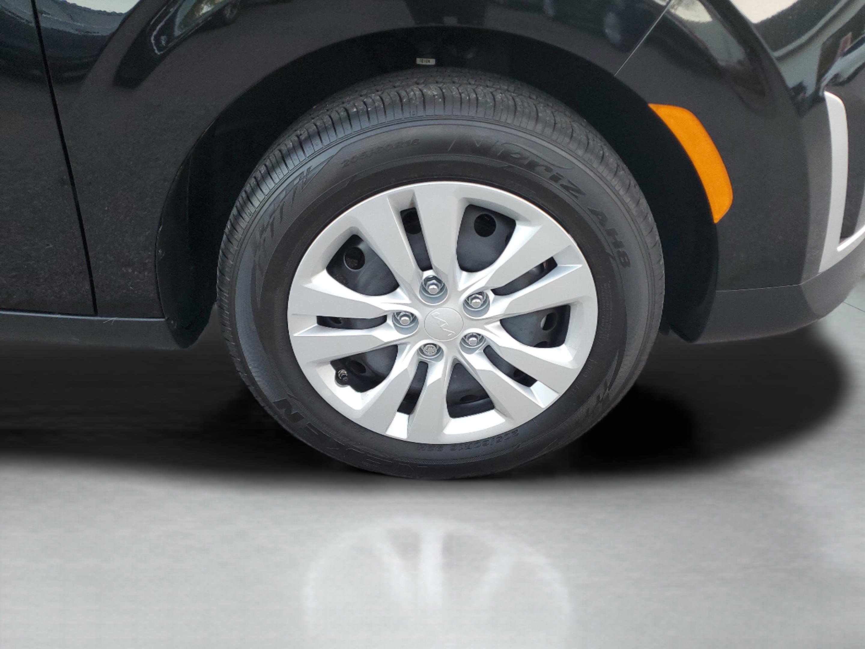 Certified 2025 Kia Soul LX image 6