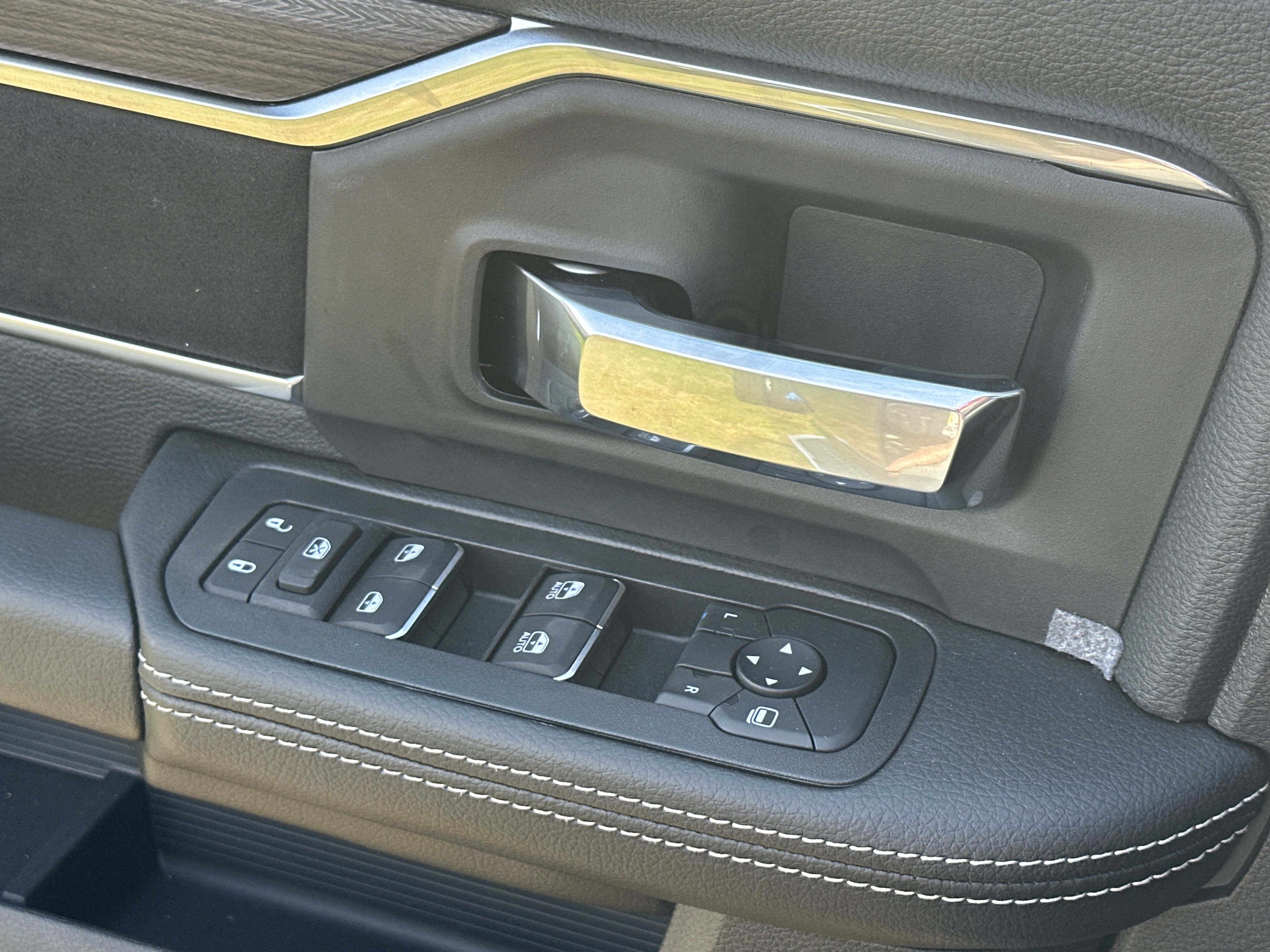 New 2027 RAM 5500 4x4 Crew Cab image 14