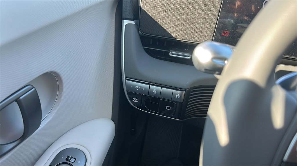 Certified 2025 Hyundai Ioniq 5 SE image 18