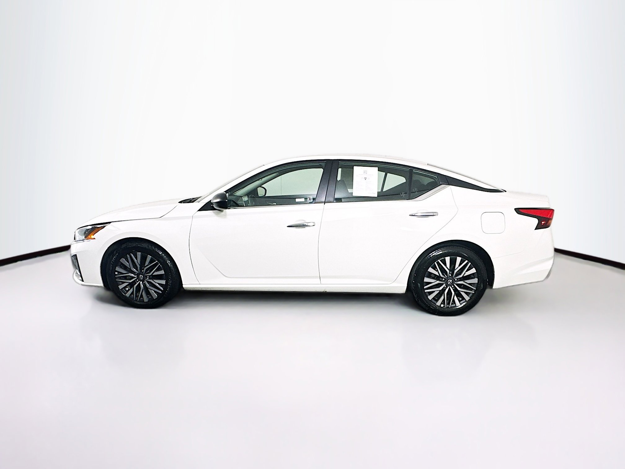 Used 2025 Nissan Altima 2.5 SV image 4