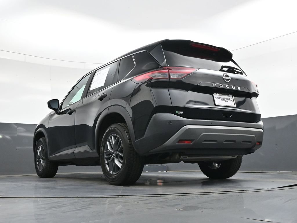 Used 2023 Nissan Rogue S image 40