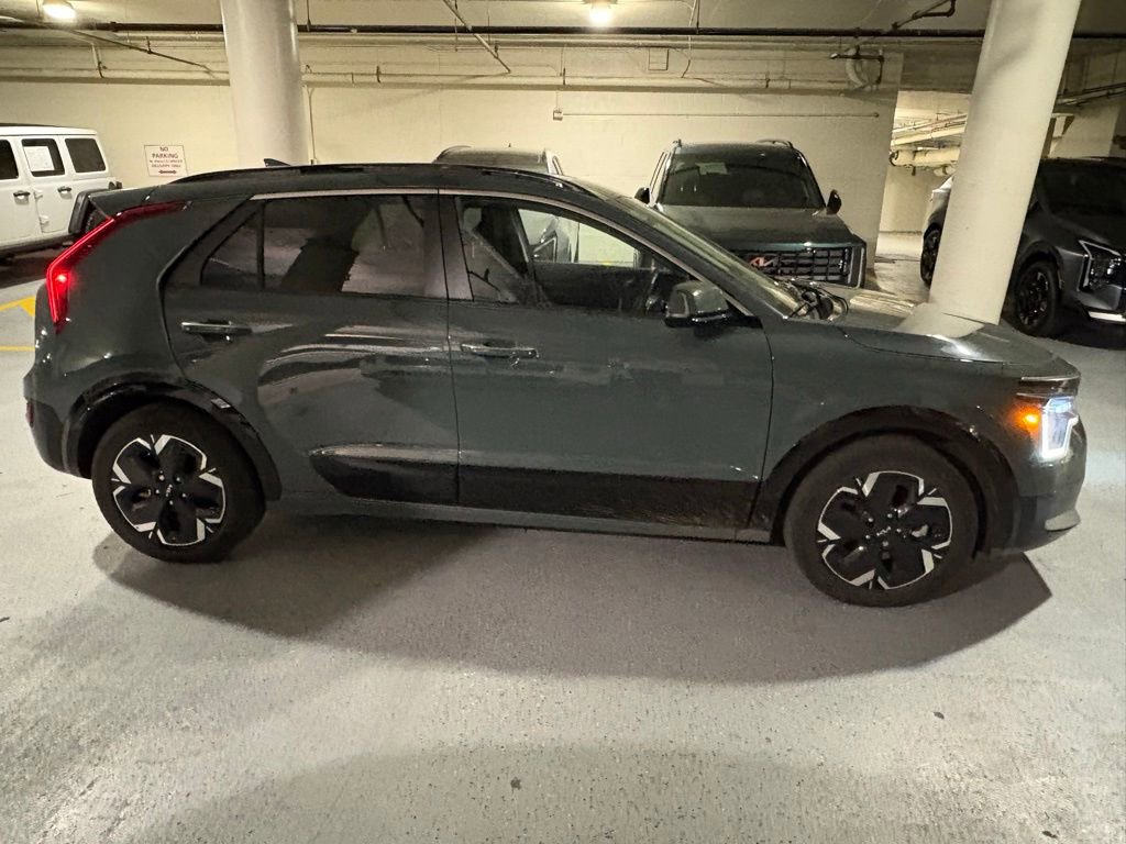 Certified 2023 Kia Niro Wave w/ Wave Preserve Package FWD image 2