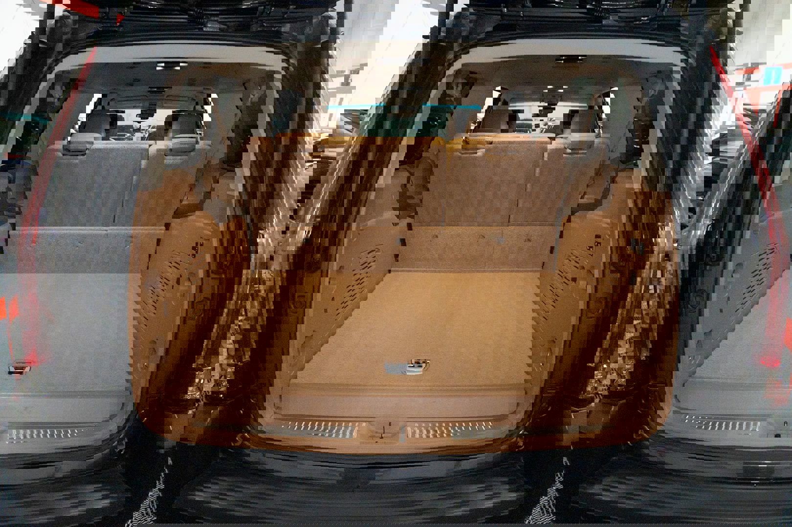 Used 2016 Cadillac Escalade ESV Platinum image 34