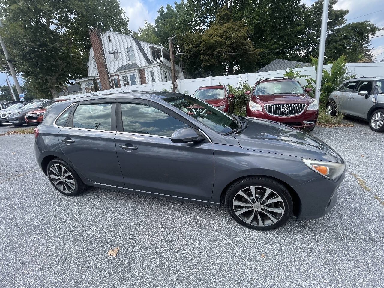 Used 2018 Hyundai Elantra GT FWD image 4