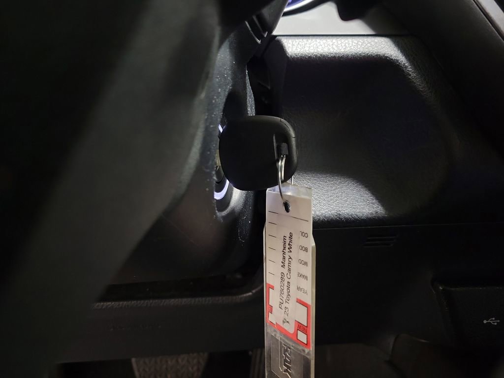 Used 2023 Toyota Camry SE image 16