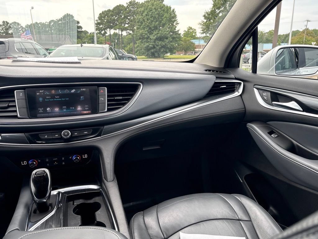 Used 2019 Buick Enclave Essence FWD image 11
