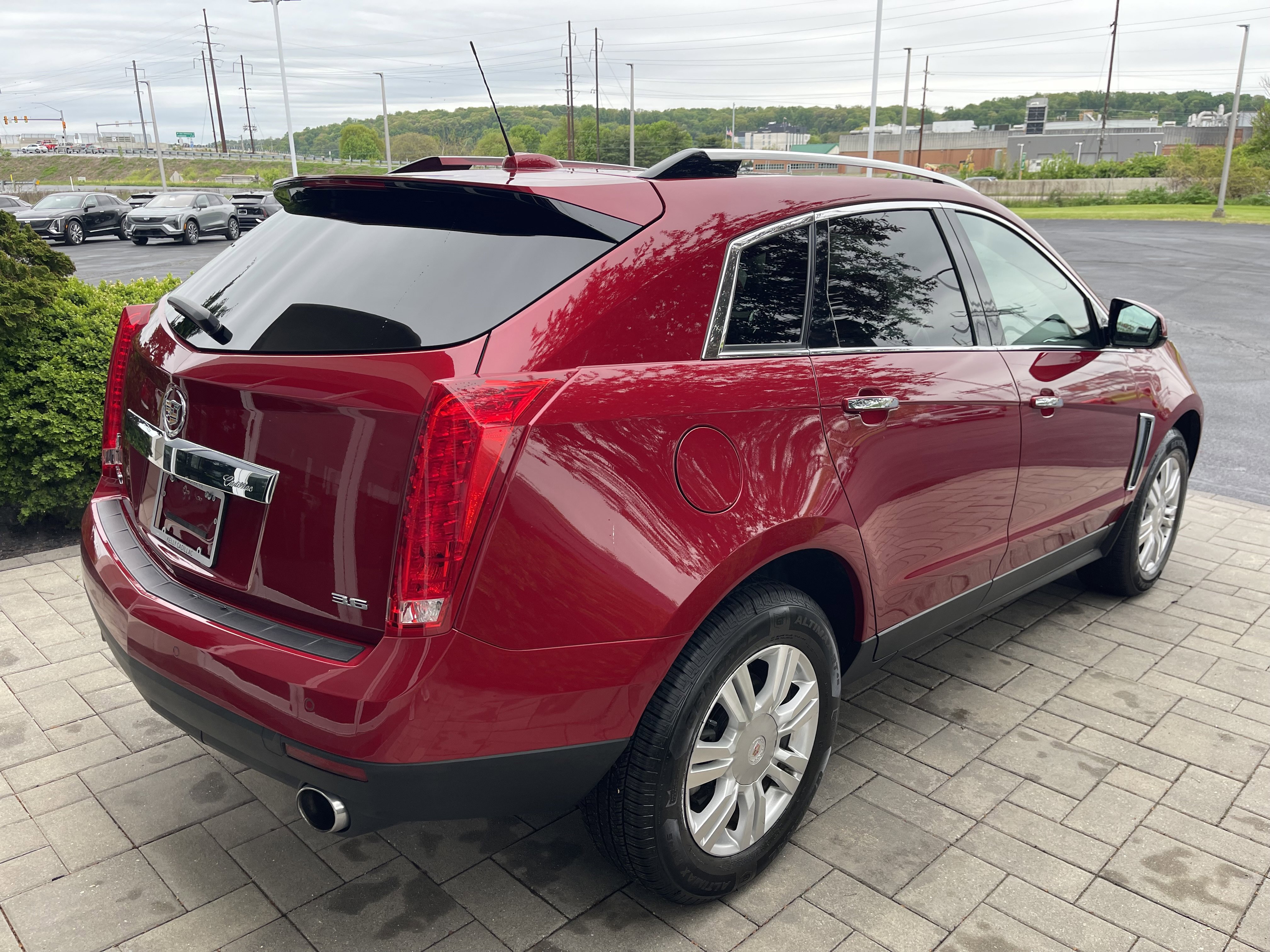 Used 2015 Cadillac SRX Luxury w/ Driver Awareness Package FWD image 8