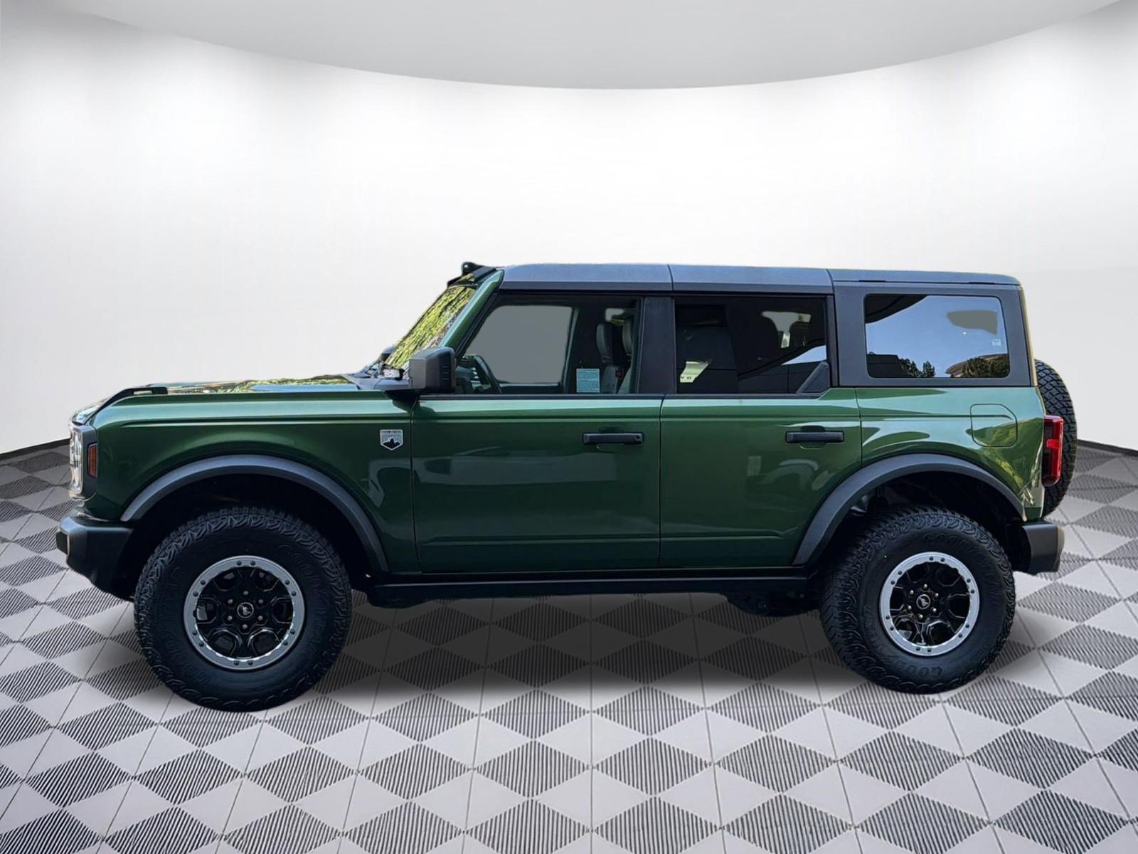 Used 2023 Ford Bronco Big Bend w/ Sasquatch Package AWD/4WD image 2