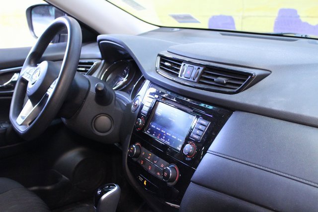 Used 2020 Nissan Rogue SV image 10