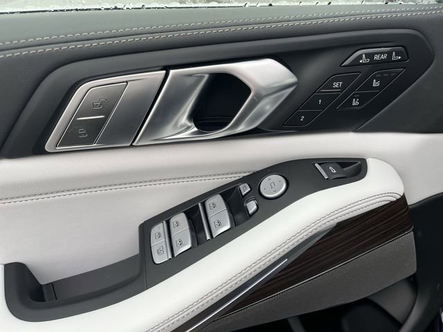 Used 2026 BMW X7 xDrive40i image 17