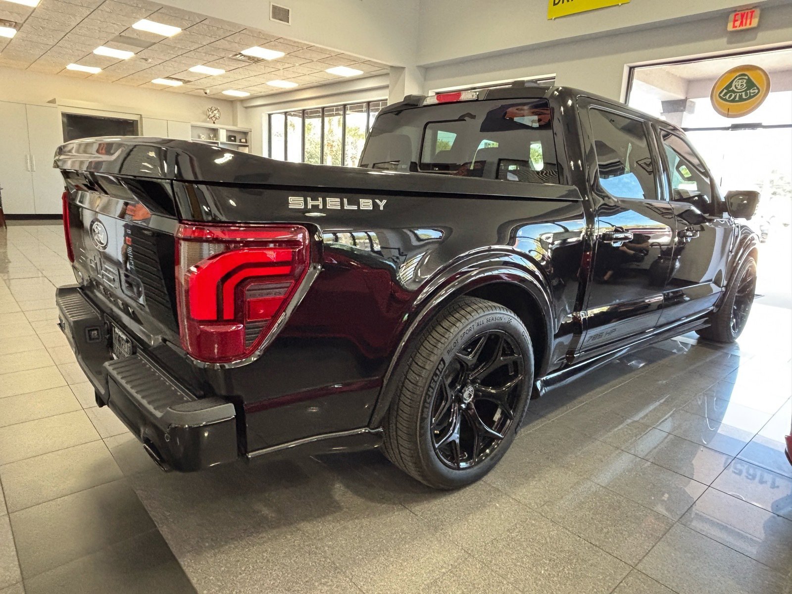 Used 2025 Ford F150 Lariat w/ Equipment Group 502A High image 4