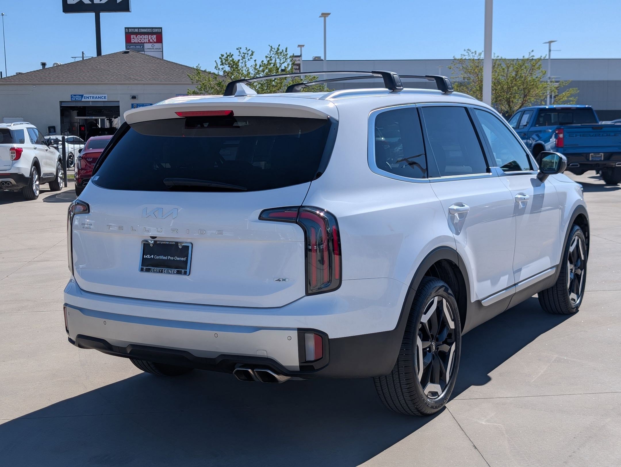 Used 2024 Kia Telluride EX w/ EX Captain's Chair Package image 5