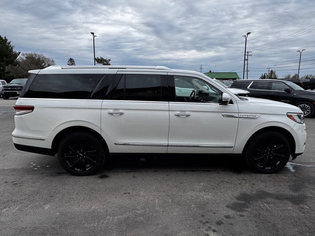 Used 2024 Lincoln Navigator L Reserve w/ Equipment Group 201A AWD/4WD image 7