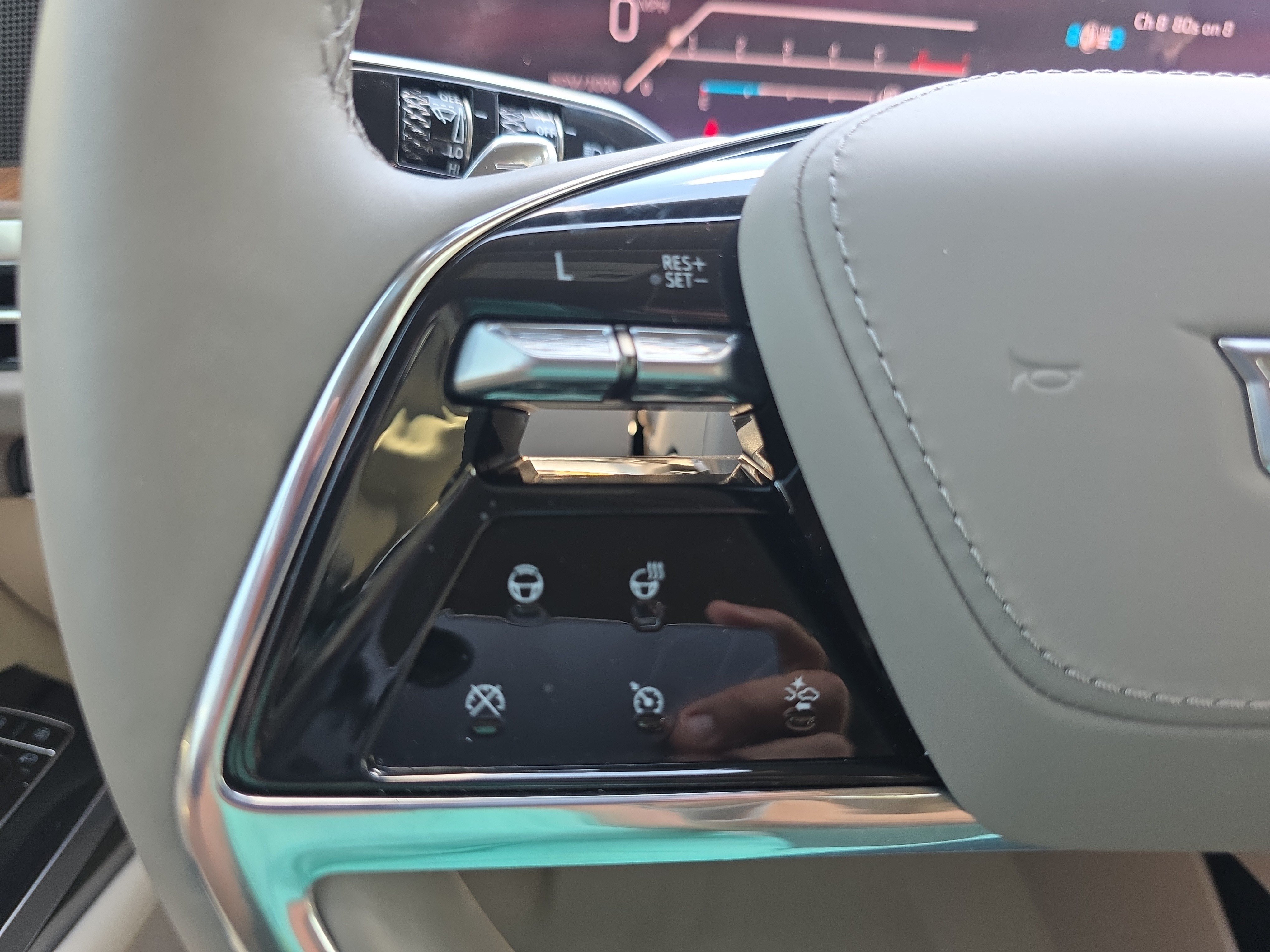 Used 2026 Cadillac Escalade Platinum Sport w/ LPO, Floor Liner Package AWD/4WD image 21
