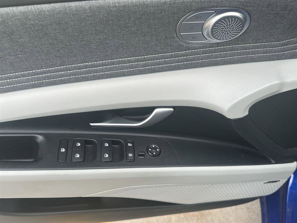 Used 2023 Hyundai Elantra Limited image 8