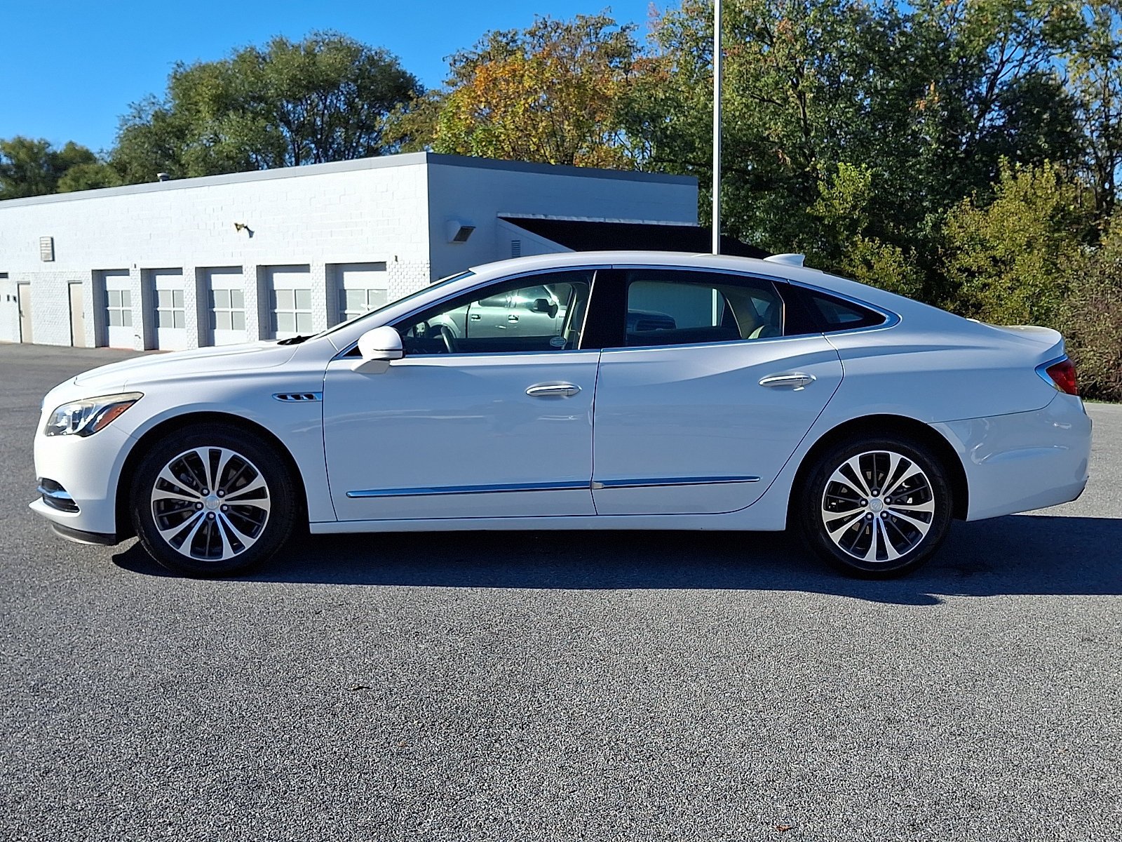Used 2017 Buick LaCrosse Preferred FWD image 4