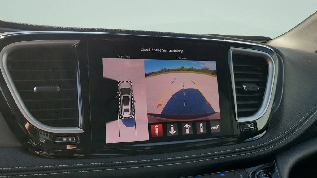 New 2027 Chrysler Pacifica Select AWD/4WD image 17