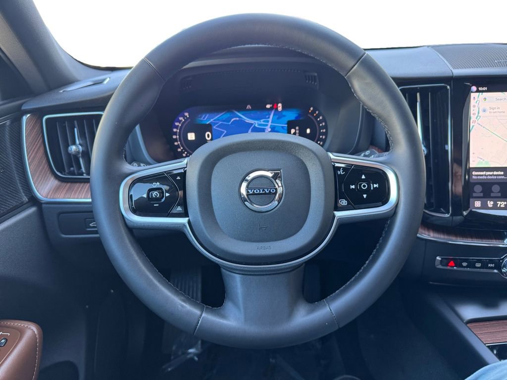 Certified 2023 Volvo XC60 B5 Plus AWD/4WD image 13
