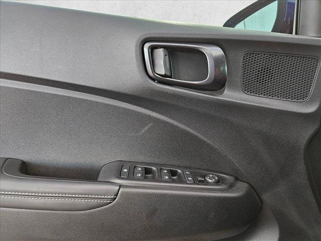 Certified 2024 Hyundai Venue Limited FWD image 28