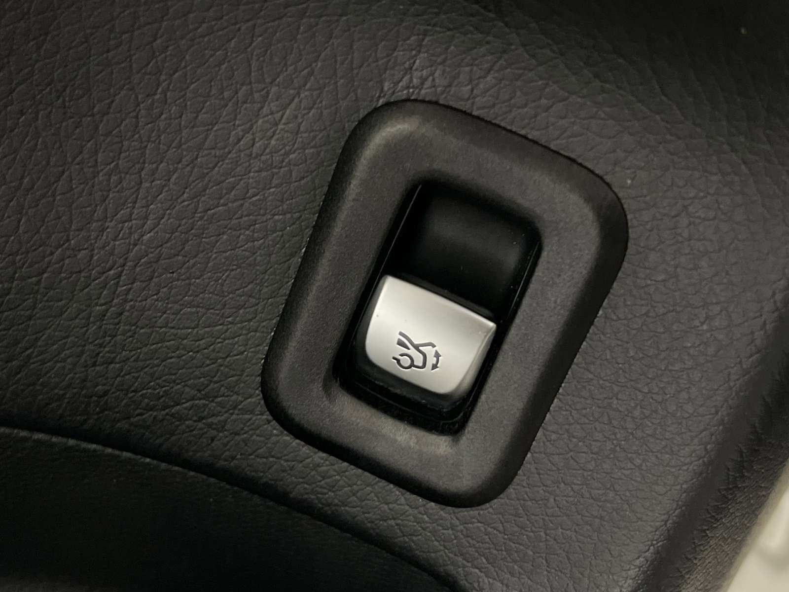 Used 2020 Mercedes-Benz GLC 300 4MATIC image 31