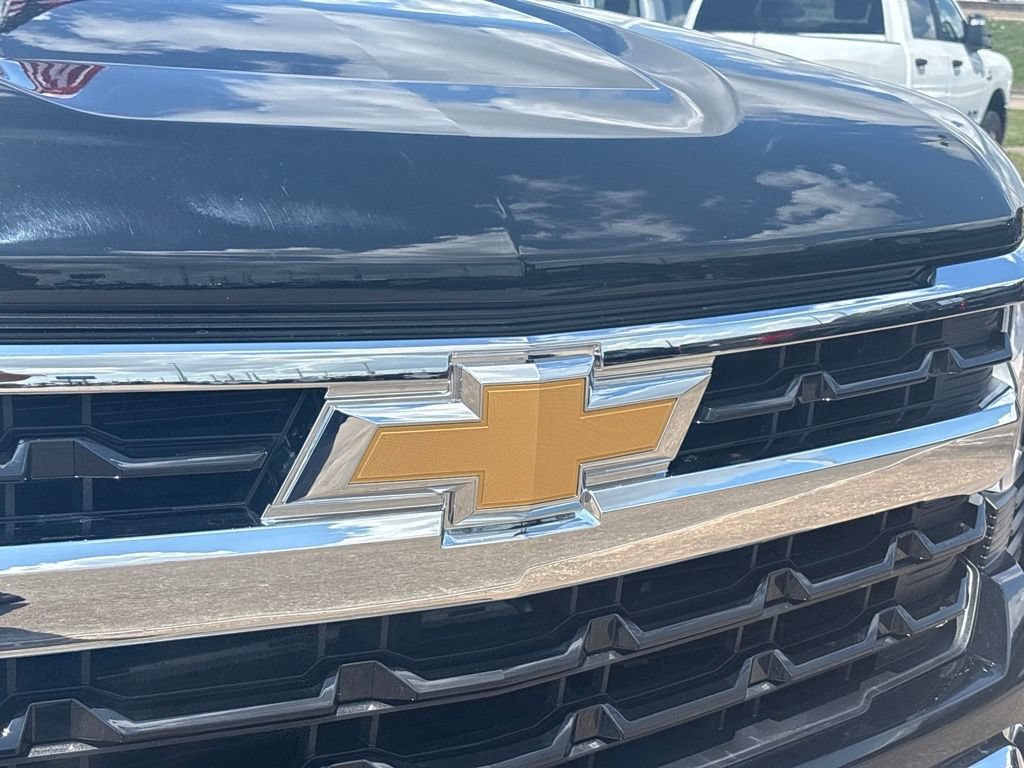 Used 2023 Chevrolet Silverado 1500 LT AWD/4WD image 4
