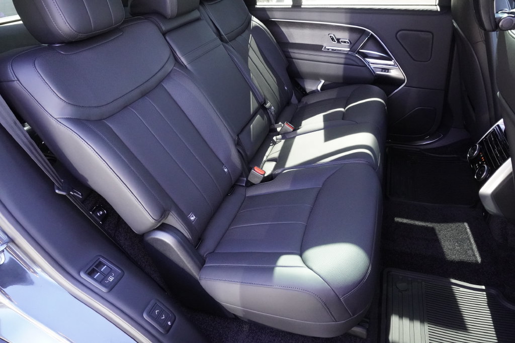 New 2027 Land Rover Range Rover Long Wheelbase SE AWD/4WD image 27