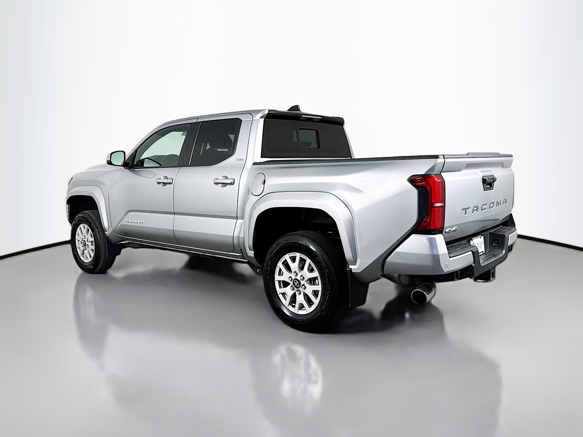 Certified 2024 Toyota Tacoma SR5 AWD/4WD image 5