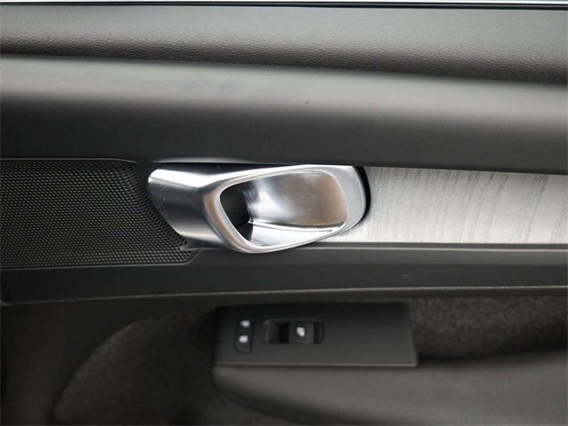 Used 2024 Volvo XC40 B5 Plus w/ Protection Package Premier image 31