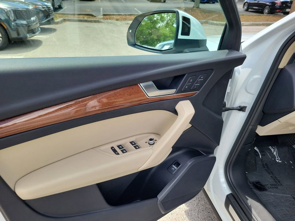 Used 2021 Audi Q5 Premium image 23