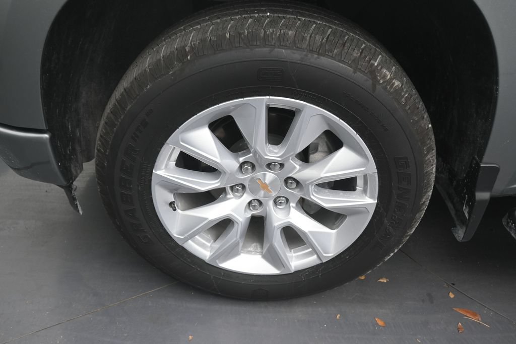 Used 2026 Chevrolet Silverado 1500 Custom RWD image 9