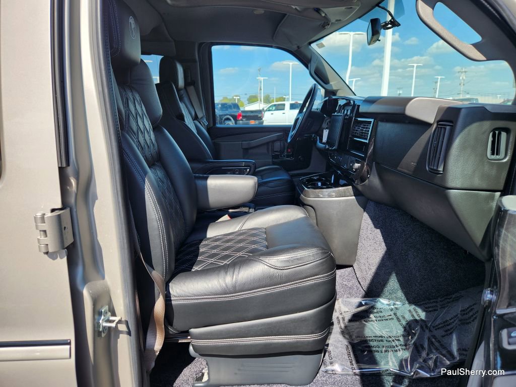 Used 2023 Chevrolet Express 2500 image 34