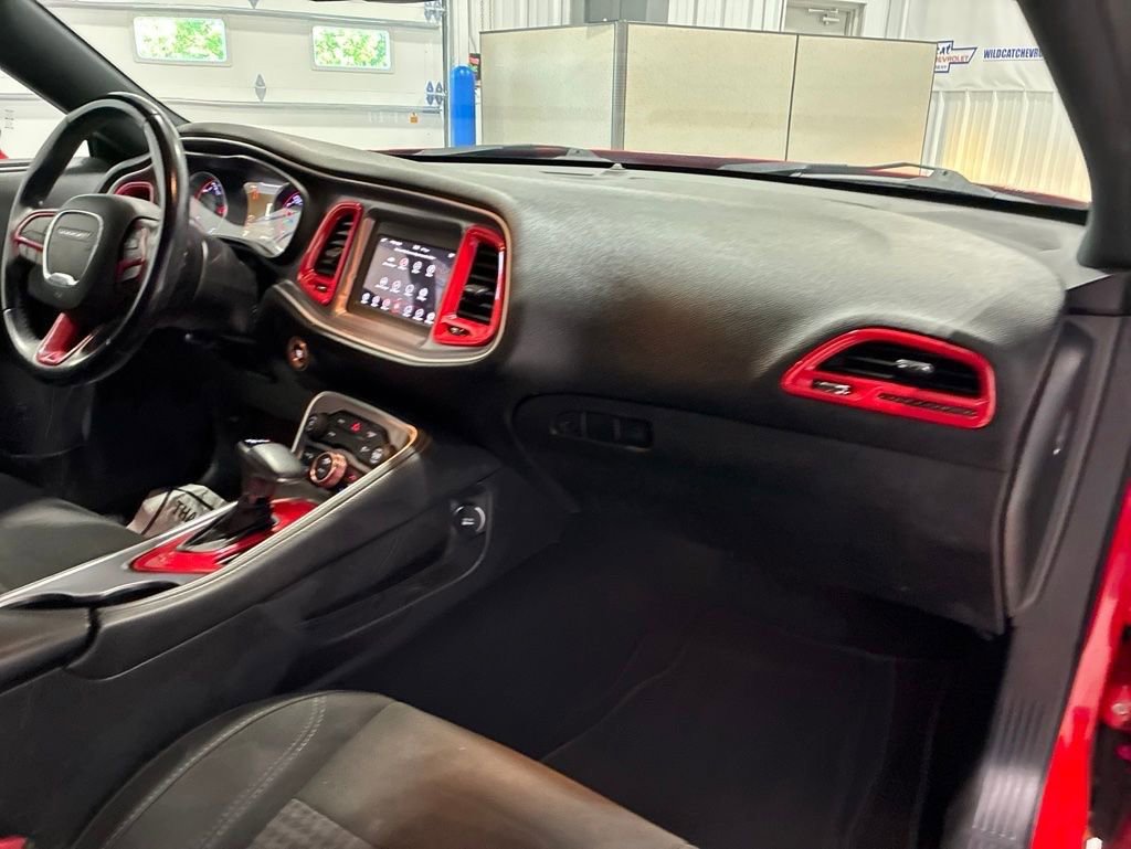 Used 2019 Dodge Challenger SXT RWD image 40