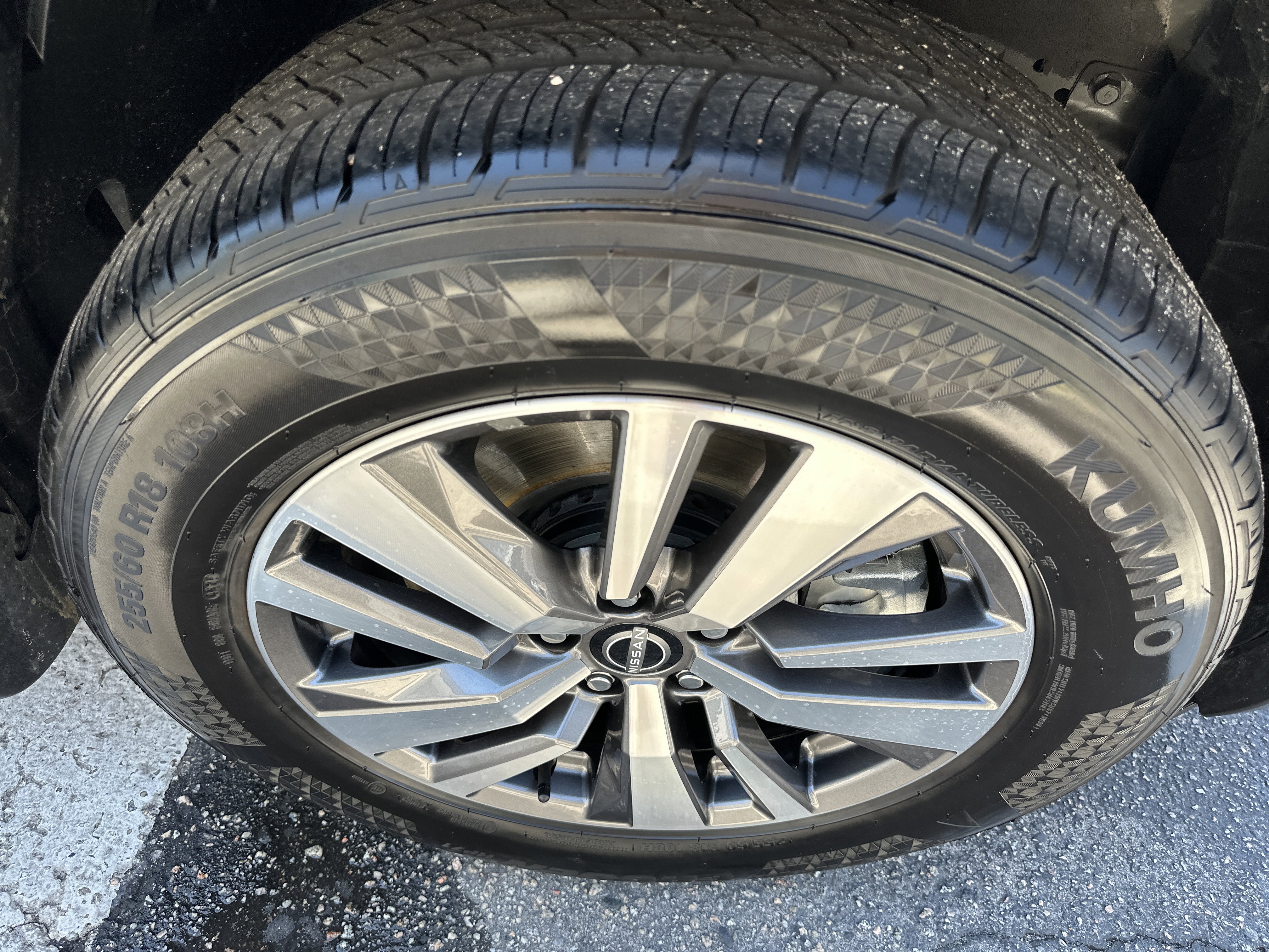 Used 2025 Nissan Pathfinder SL w/ Black Appearance Package FWD image 6