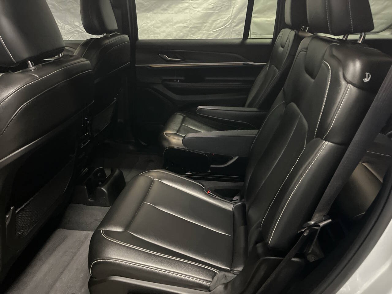 Used 2025 Jeep Grand Cherokee L Limited w/ Black Appearance Package AWD/4WD image 28