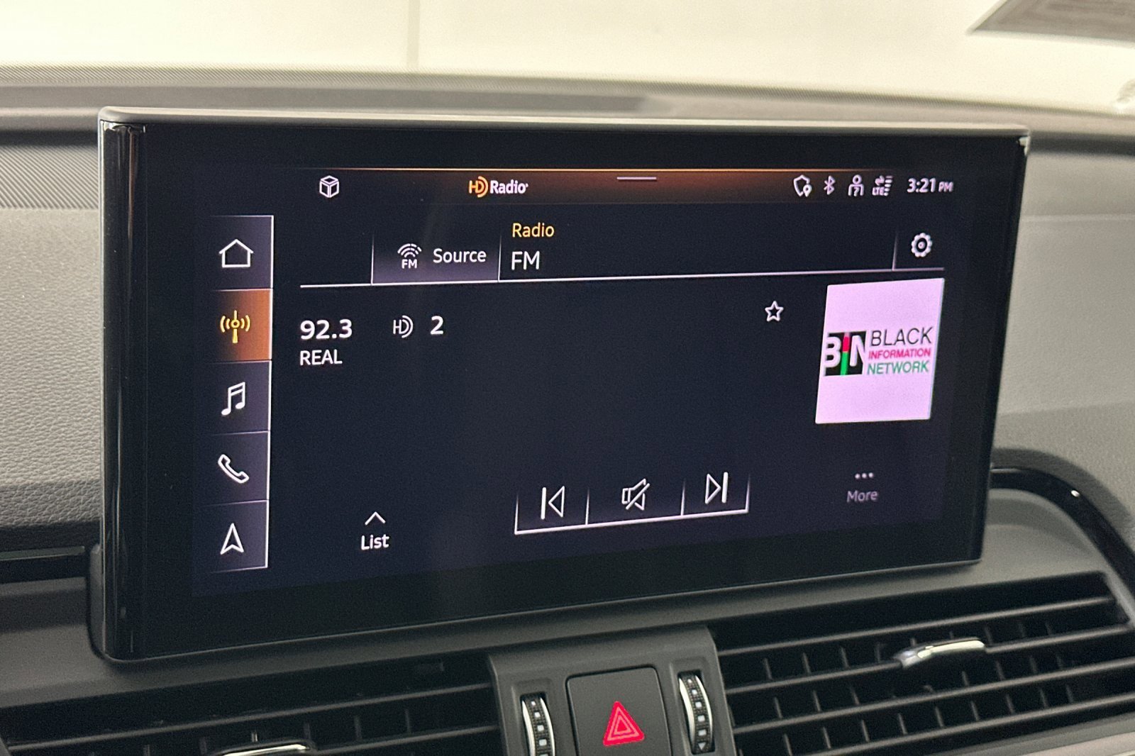 Used 2023 Audi Q5 2.0T Premium w/ Convenience Package image 17