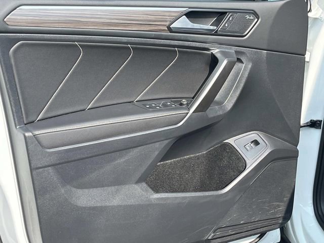 Used 2022 Volkswagen Tiguan SEL R-Line image 25