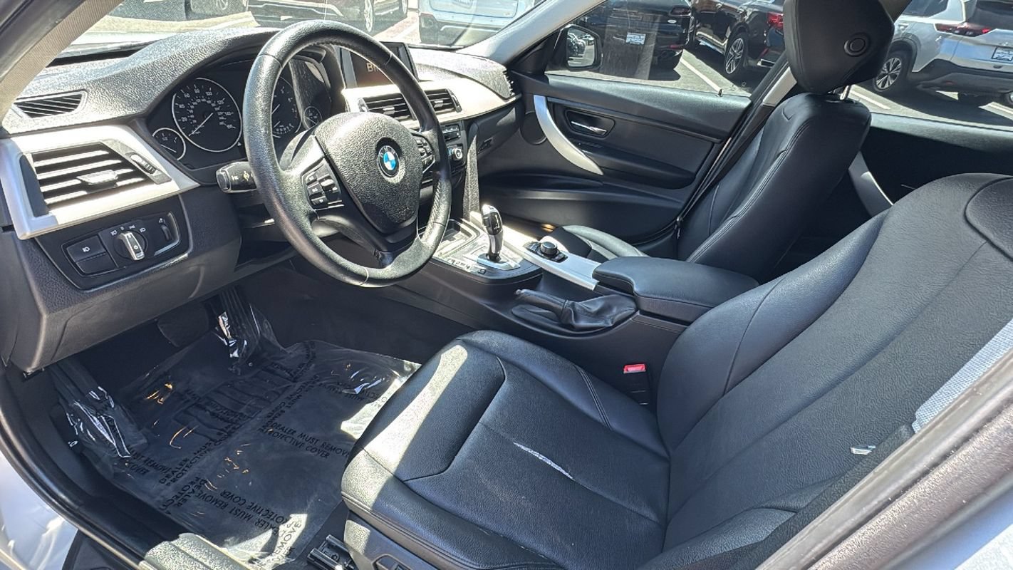 Used 2014 BMW 320i xDrive Sedan AWD/4WD image 9