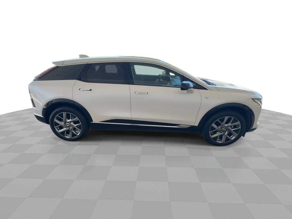 Certified 2025 Cadillac Optiq Luxury 2 w/ LPO, Floor Liner Package AWD/4WD image 9