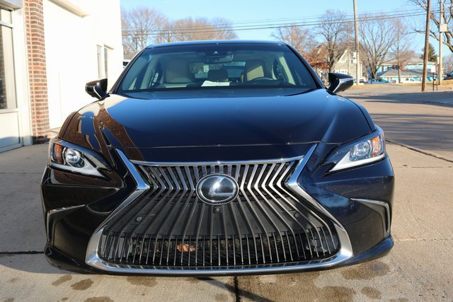 Used 2019 Lexus ES 350 Ultra Luxury image 3