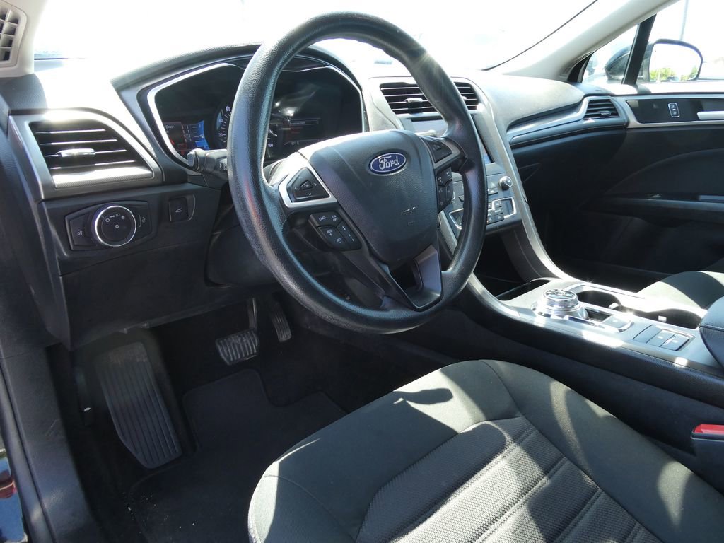 Used 2020 Ford Fusion SE FWD image 20
