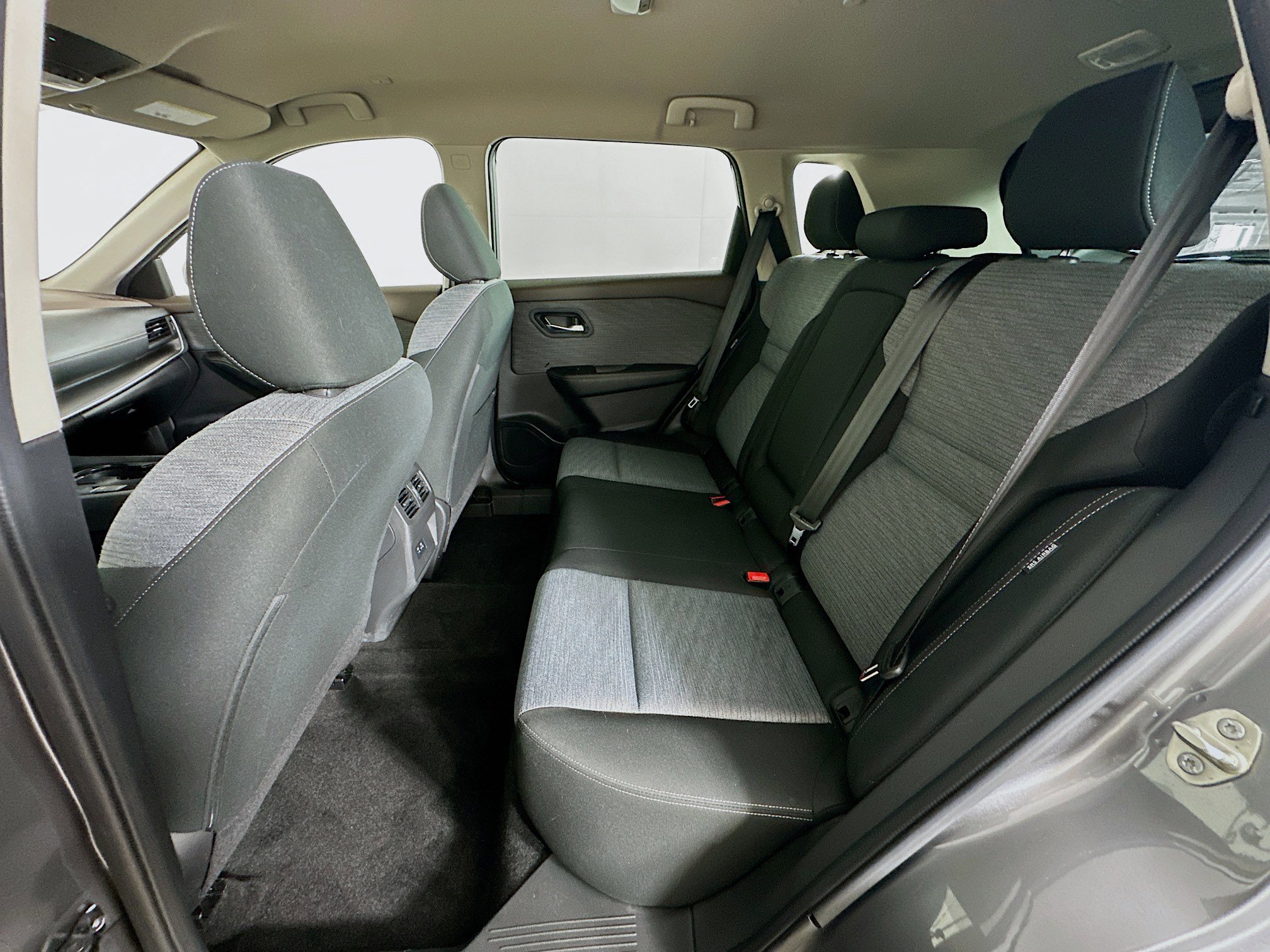 Used 2023 Nissan Rogue SV AWD/4WD image 26