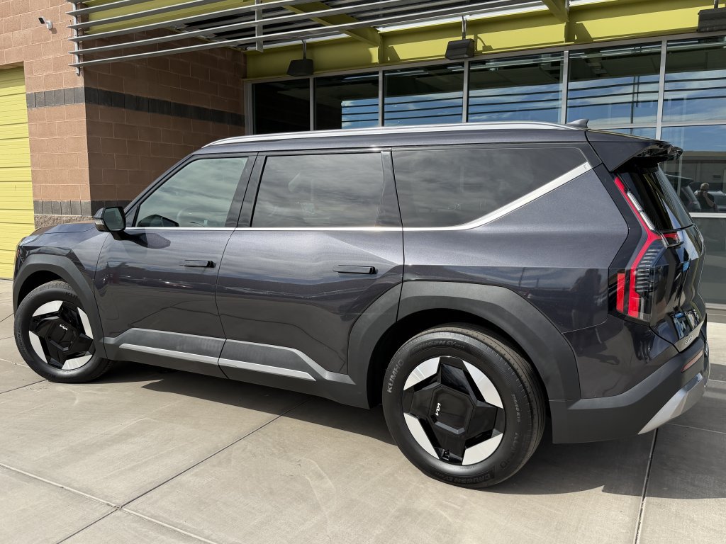 Used 2025 Kia EV9 Wind AWD/4WD image 5