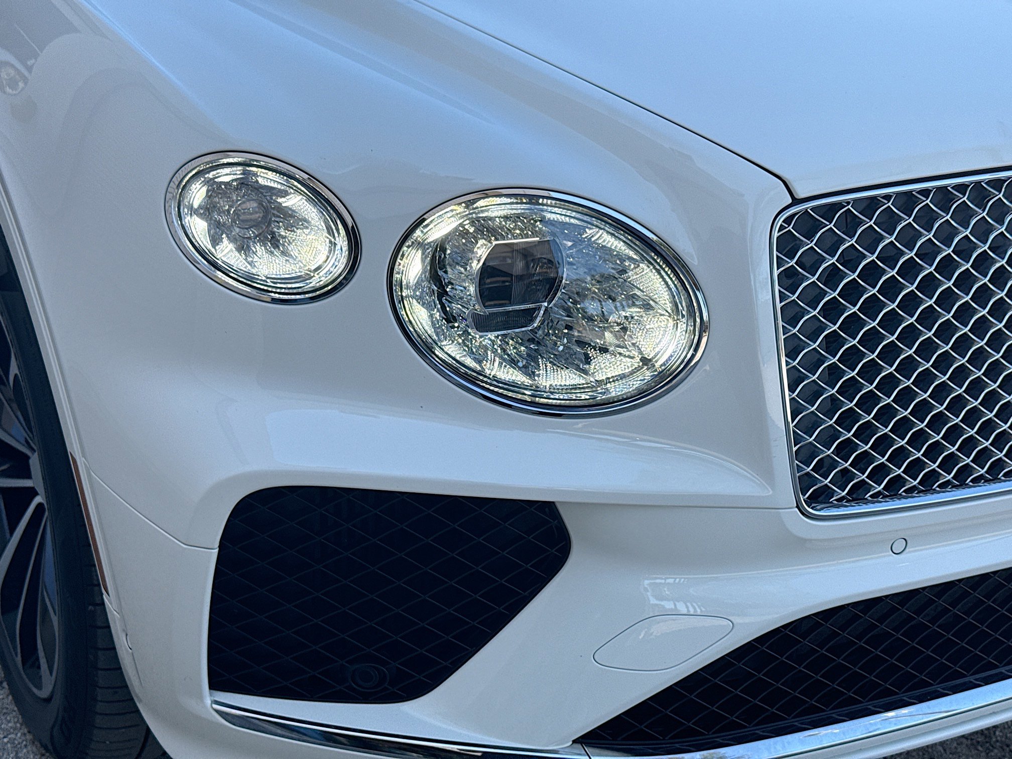 Used 2023 Bentley Bentayga AWD/4WD image 32