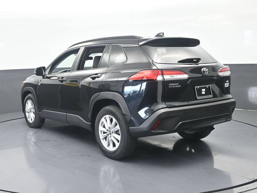 Used 2022 Toyota Corolla Cross LE w/ Moonroof Package FWD image 4